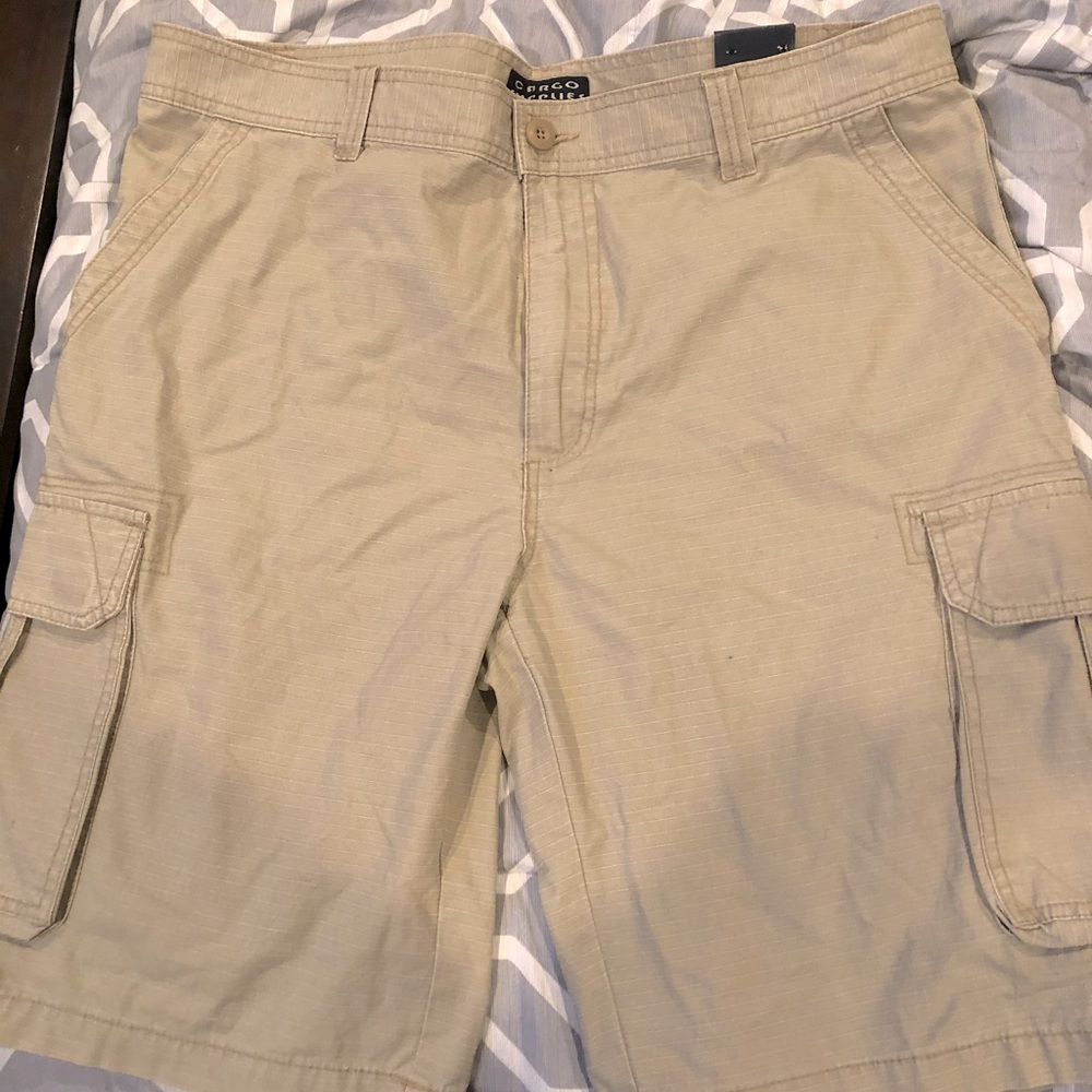 Men’s Trilogy Cargo Supplies Shorts, NWT!